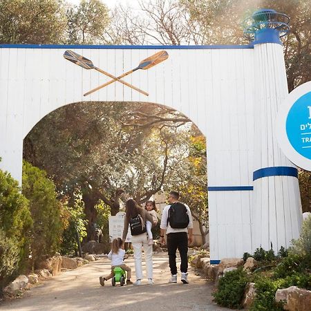 Travel Hotel Gesher Haziv Εξωτερικό φωτογραφία